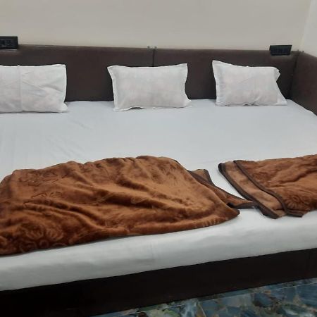 Golden Guest House Ujjain Exterior photo