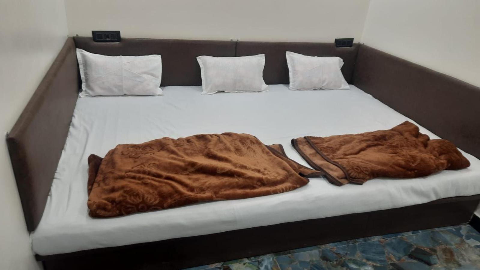Golden Guest House Ujjain Exterior photo